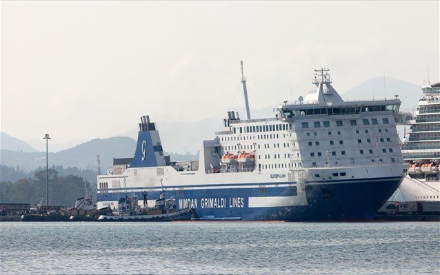 Στο λιμάνι του Λαυρίου εκτάκτως το «Blue Star Patmos»