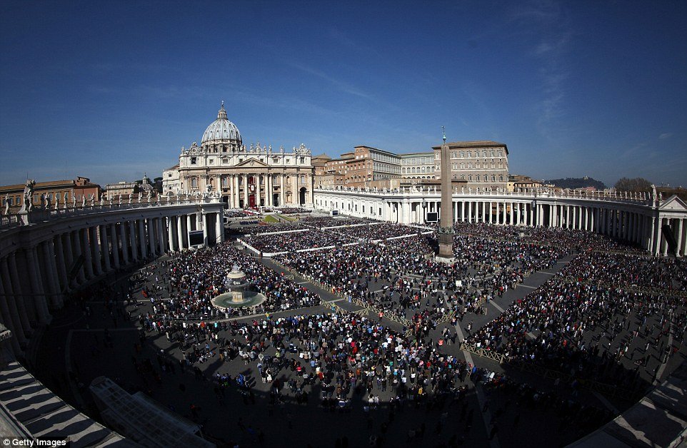 Εντυπωσιακές εικόνες από το Πάσχα των καθολικών στο Βατικανό