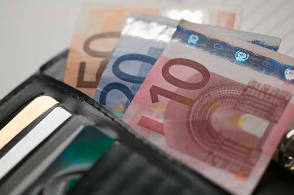 Μια μικρή ελίτ κατέχει τον περισσότερο πλούτο, σύμφωνα με έρευνα της Bundesbank