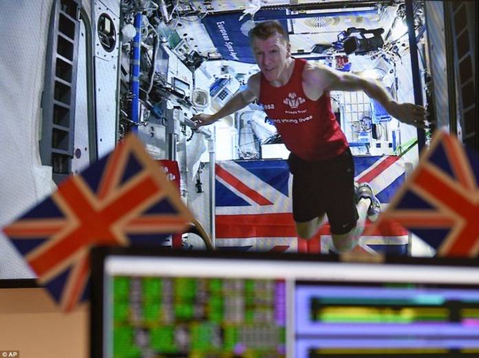 Δείτε τον αστροναύτη που έτρεξε τον μαραθώνιο του Λονδίνου από το διάστημα