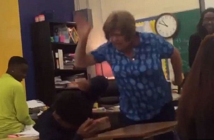 Αίσχος! Δασκάλα στο Τέξας σπάει στο ξύλο μαθητή της