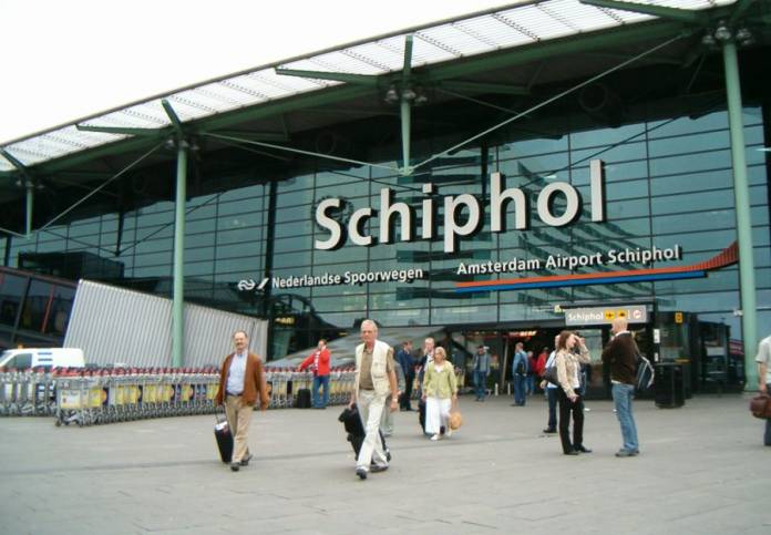 Μερική εκκένωση του αεροδρομίου του Άμστερνταμ λόγω μεθυσμένου «τρομοκράτη»