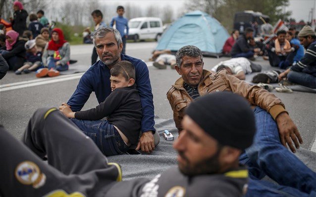 Έληξε ο αποκλεισμός της ΕΟ Θεσσαλονίκης-Ευζώνων - Αποχώρησαν οι πρόσφυγες & μετανάστες