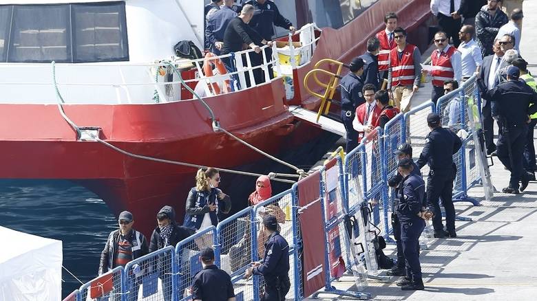 Reuters: Επαναπροώθηση 18 μεταναστών στην Τουρκία σήμερα – 340 έχουν επιστρέψει από τη συμφωνία και μετά