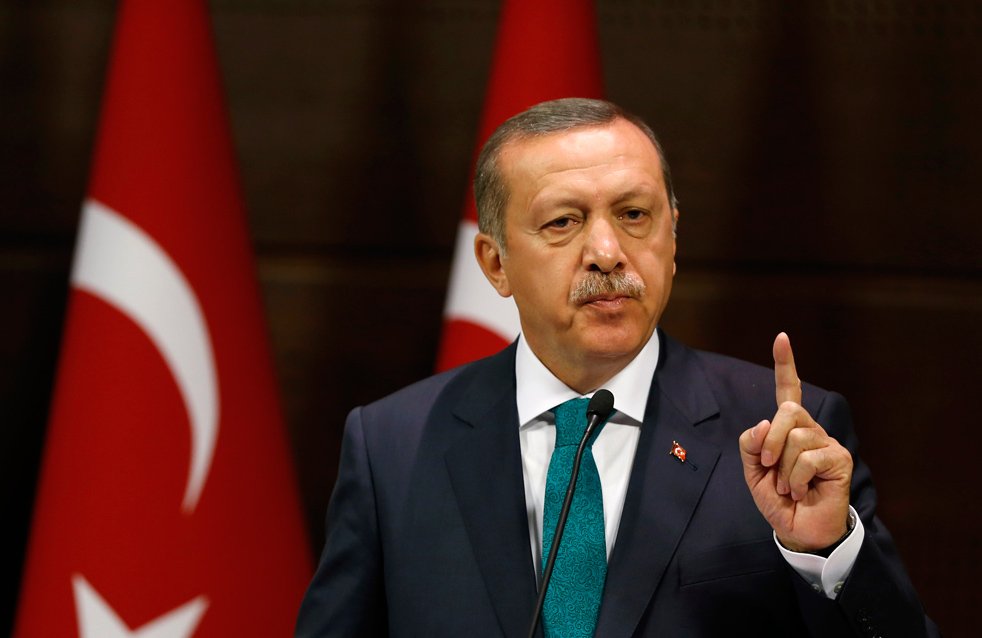 Αφαίρεση υπηκοότητας στους υποστηρικτές της τρομοκρατίας εξετάζει ο Ερντογάν