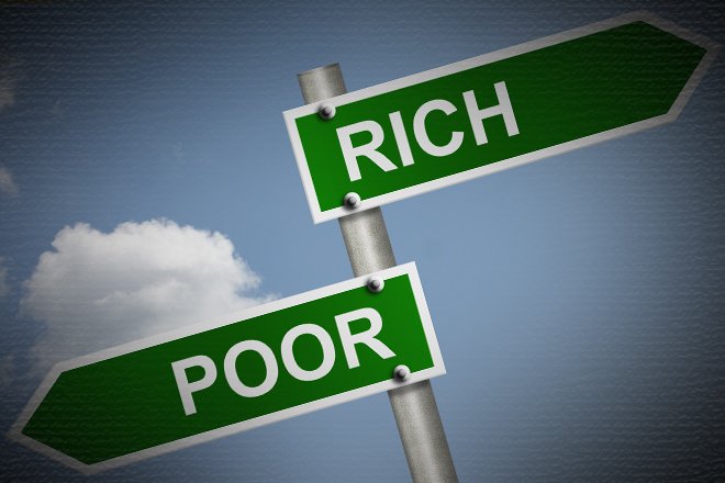 Μεγαλώνει η «ψαλίδα» στο προσδόκιμο ζωής ανάμεσα σε πλούσιους & φτωχούς
