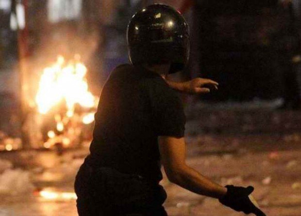 Νύχτα τρόμου στην Αθήνα από επιθέσεις με μολότωφ