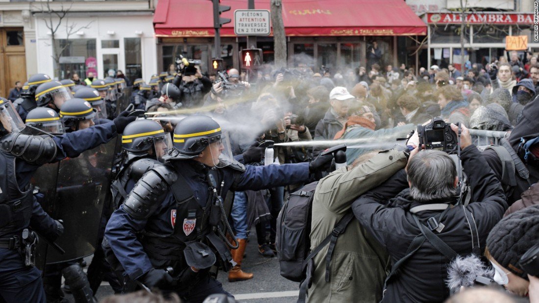 Νέα επεισόδια με συμπλοκές και συγκρούσεις στη Γαλλία