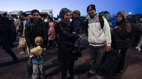 Αντιπαράθεση προσφύγων με οδηγό στην εθνική οδό Θεσσαλονίκης - Ευζώνων - ΒΙΝΤΕΟ