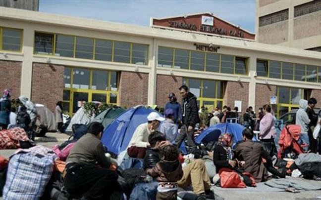 Handelsblatt: H αλληλεγγύη των Ελλήνων προς τους πρόσφυγες δεν σταματά