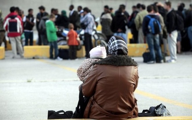 Πρόσφυγες αρνούνται να φύγουν από τον Πειραιά