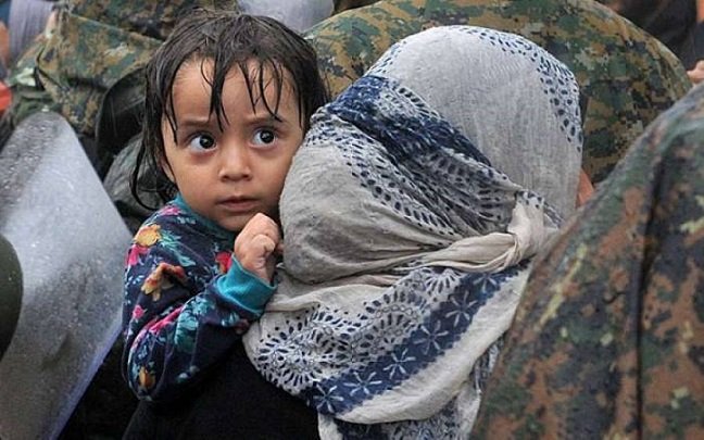 Η Κομισιόν επιμένει στη συμφωνία ΕΕ-Τουρκίας, παρά τις καταγγελίες για επαναπροώθηση προσφύγων στην εμπόλεμη Συρία