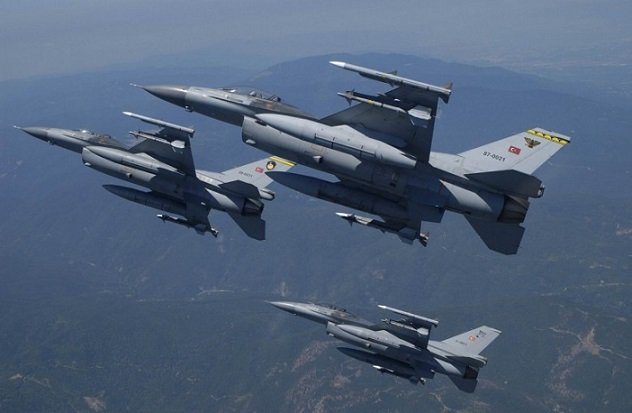 Αυστηρά διαβήματα ΥΠΕΞ στην Τουρκία για τις υπερπτήσεις τουρκικών αεροσκαφών -