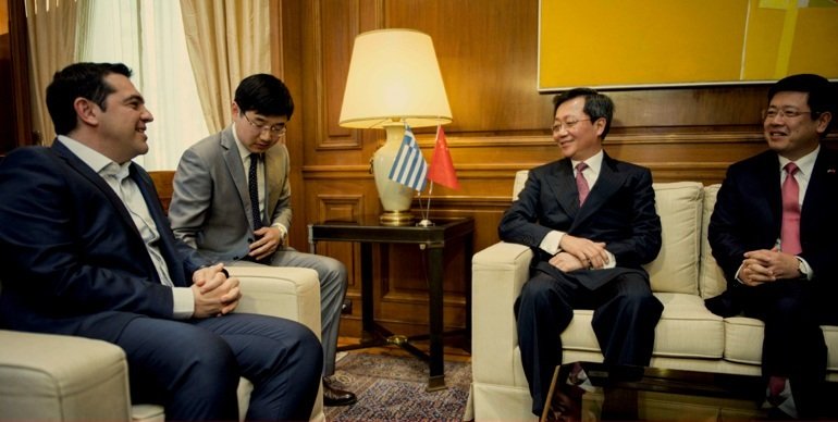 Στο Πεκίνο τον Ιούνιο ο Τσίπρας μετά την υπογραφή της συμφωνίας με την Cosco – Τον προσκάλεσε ο Κινέζος πρωθυπουργός