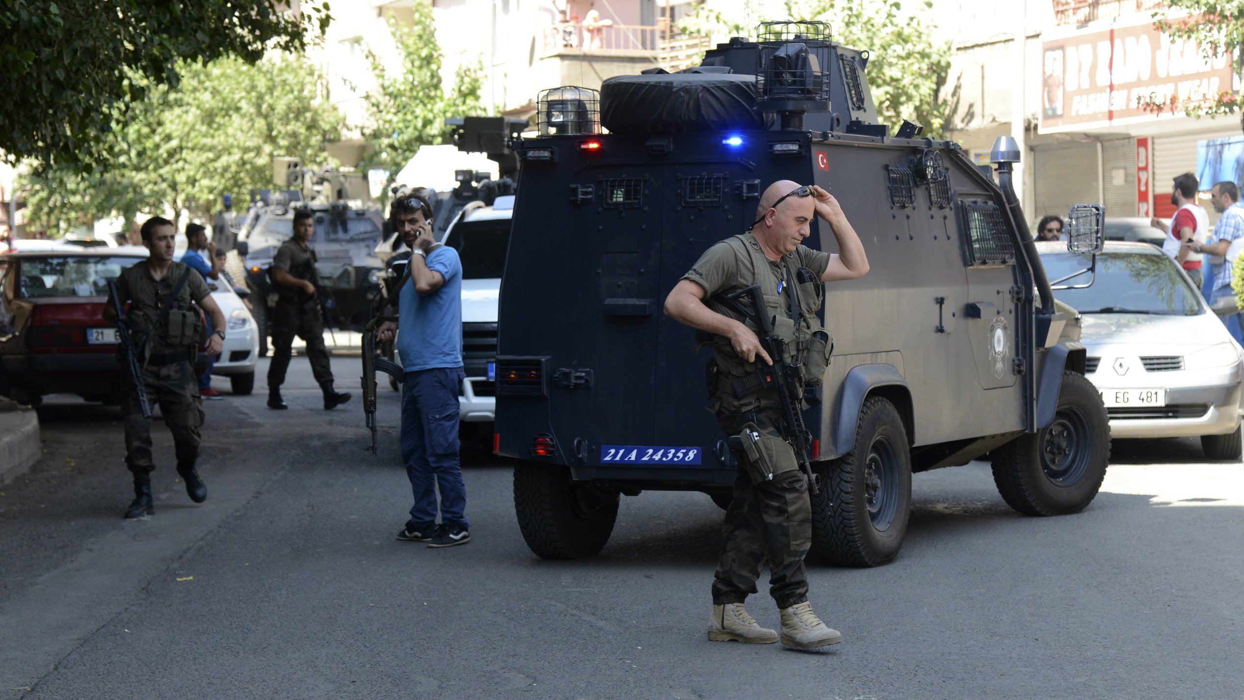 Μπαράζ συλλήψεων στην Τουρκία