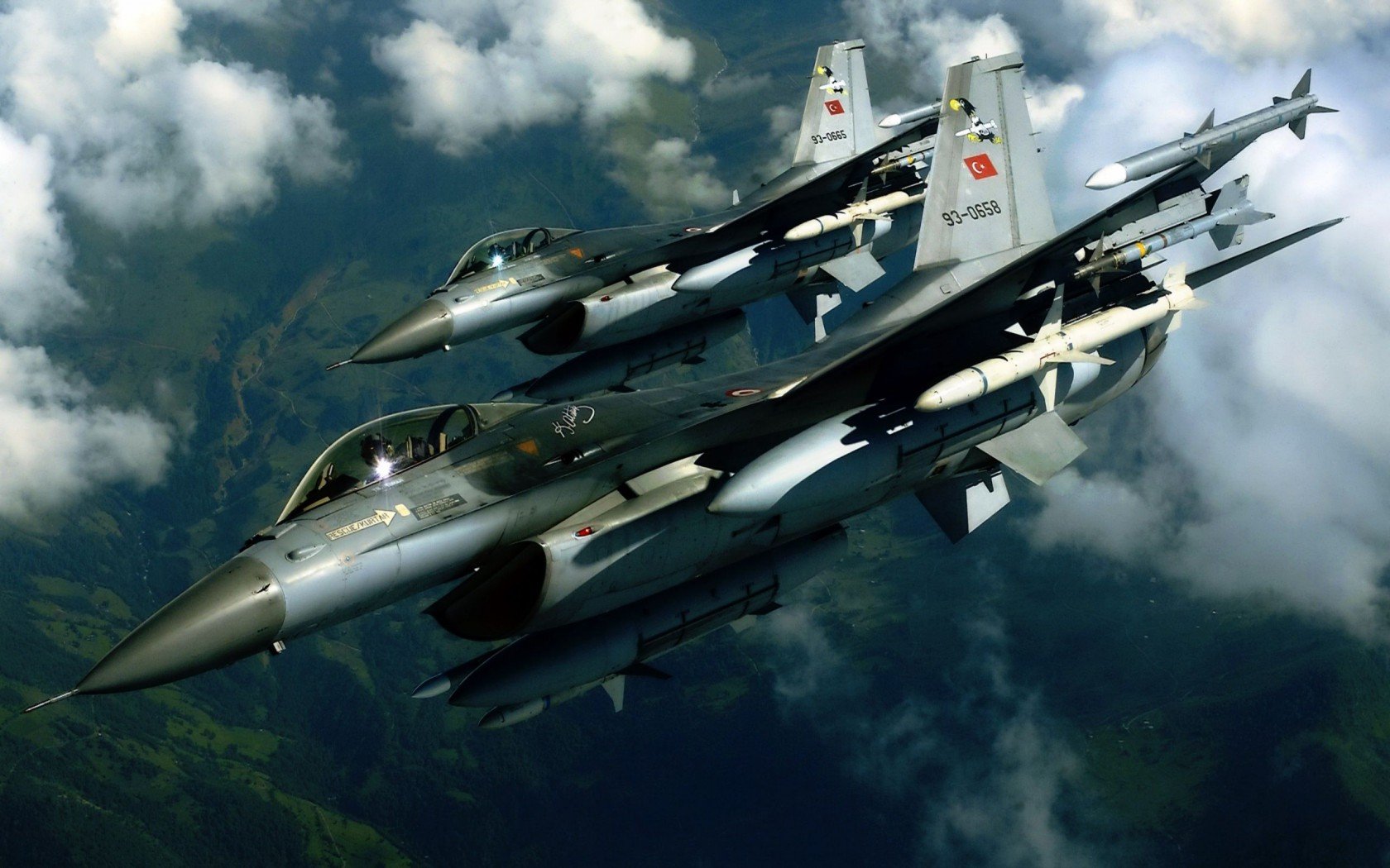 Τουρκικά F-16 πάνω από τις Οινούσες για δεύτερη μέρα