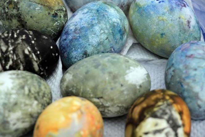 Δείτε την ασυνήθιστη μέθοδο των Ισλανδών για το βάψιμο των πασχαλινών αυγών (φωτό)