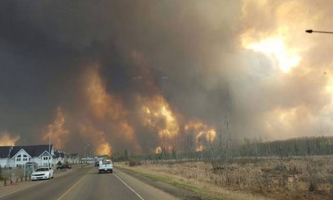 Καναδάς: Μαζική εκκένωση πόλης λόγω μεγάλης πυρκαγιάς