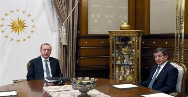 Χωρίς σχόλια ολοκληρώθηκε η κρίσιμη συνάντηση Ερντογάν – Νταβούτογλου