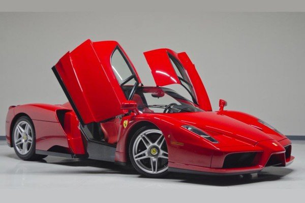 Σπάνια Ferrari Enzo δική σας με... 2,4 εκατομμύρια ευρώ!