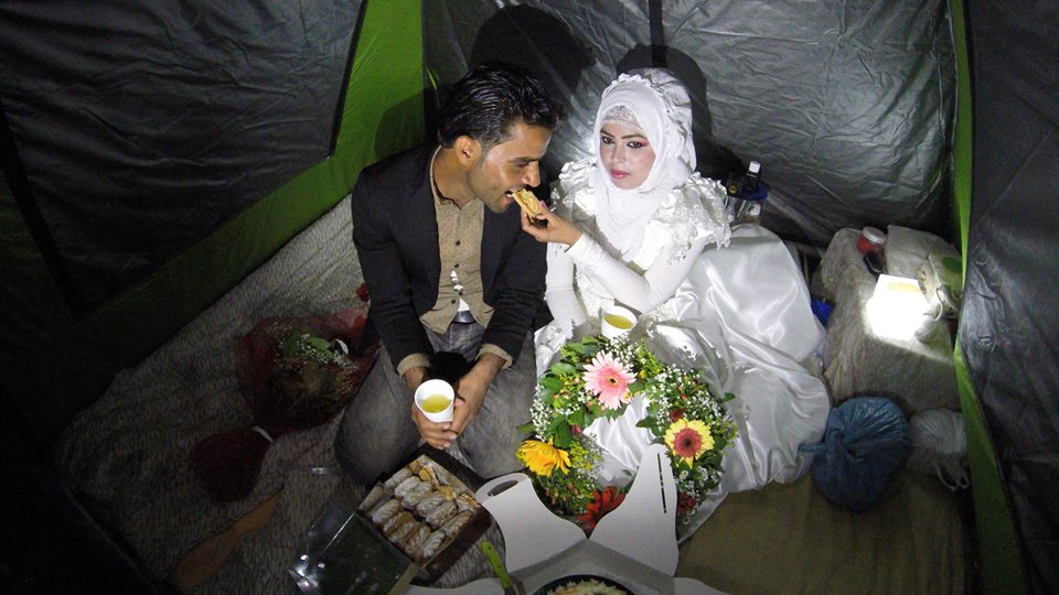 Πρόσφυγες παντρεύτηκαν σε σκηνή της Ειδομένης
