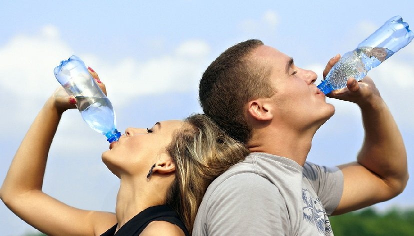 Πώς η κατανάλωση νερού μας βοηθά να αποφύγουμε την καρδιακή προσβολή