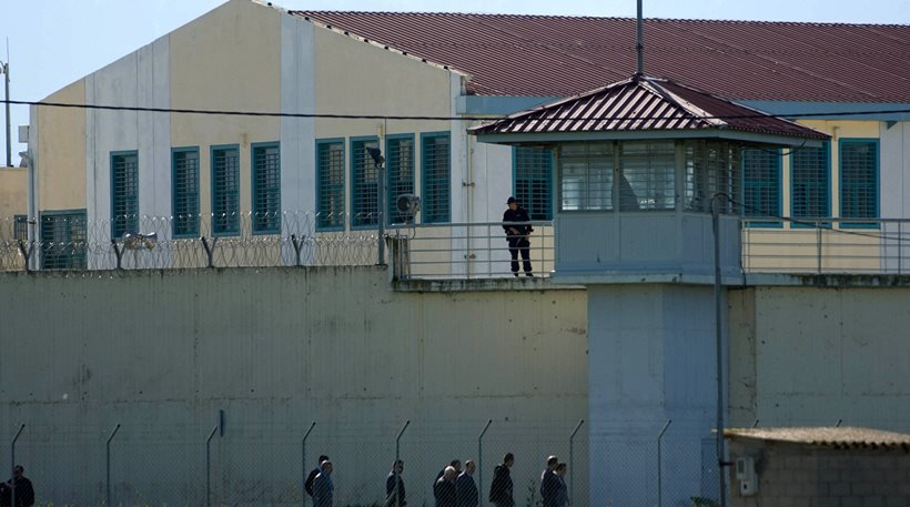 Σύλληψη συγγενή κρατούμενου που προσπάθησε να «περάσει»  ηρωίνη στις φυλακές Τρικάλων