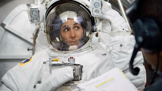 Τι γίνεται όταν μια γυναίκα αστροναύτης έxει περίοδο στο διάστημα;