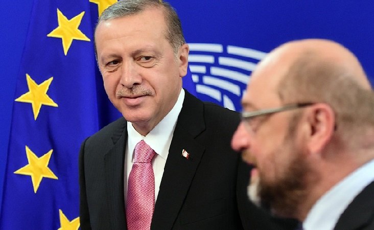 Κριτική Σουλτς σε Ερντογάν για τις «αυταρχικές» τάσεις που εκδηλώνει