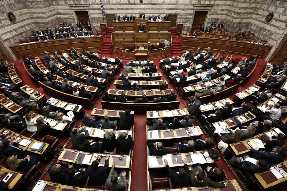 Στη Βουλή κατατίθεται η τροπολογία για την άμεση καταβολή της εθνικής σύνταξης