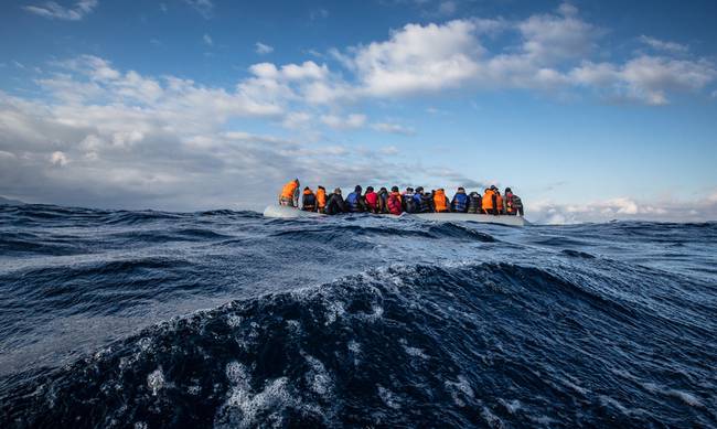 Σήμα κινδύνου από σκάφος με 200 μετανάστες νότια της Κρήτης