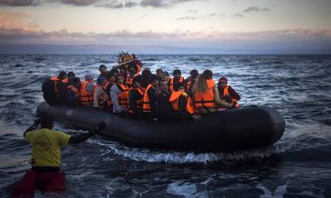 Δέκα νεκροί από το χθεσινό ναυάγιο ξύλινου σκάφους με μετανάστες
