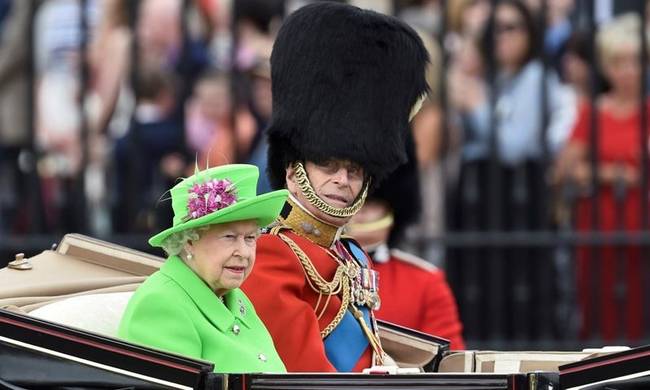 Βρετανία: Συνεχίζονται οι εντυπωσιακοί εορτασμοί για τα 90α γενέθλια της βασίλισσας Ελισάβετ (pics)