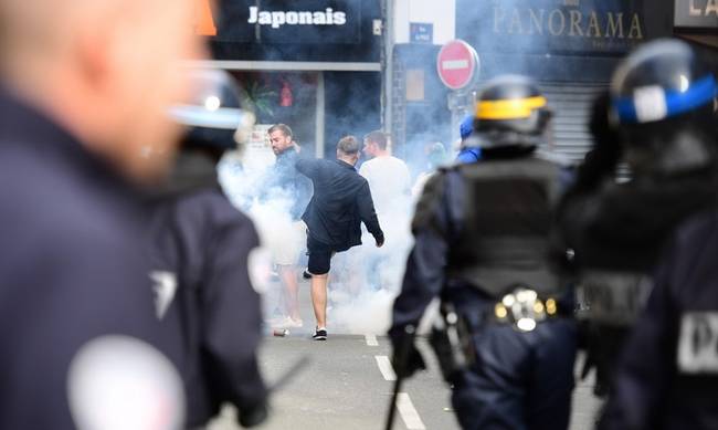 Euro 2016: Η αστυνομία προχώρησε σε 36 συλλήψεις μετά τα επεισόδια στη Λιλ (video)