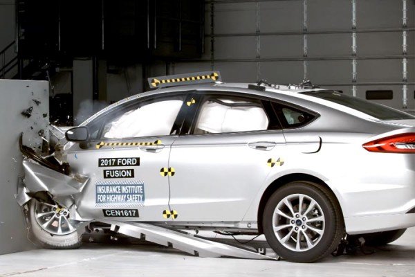 Αρίστευσε το Ford Mondeo σε αμερικάνικα crash tests