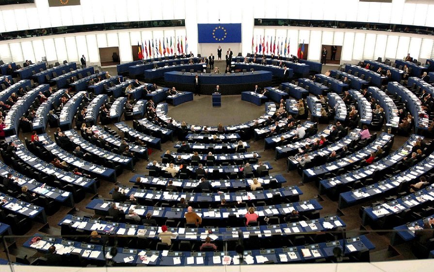 BREXIT: Πυρά και δάκρυα στο Ευρωκοινοβούλιο