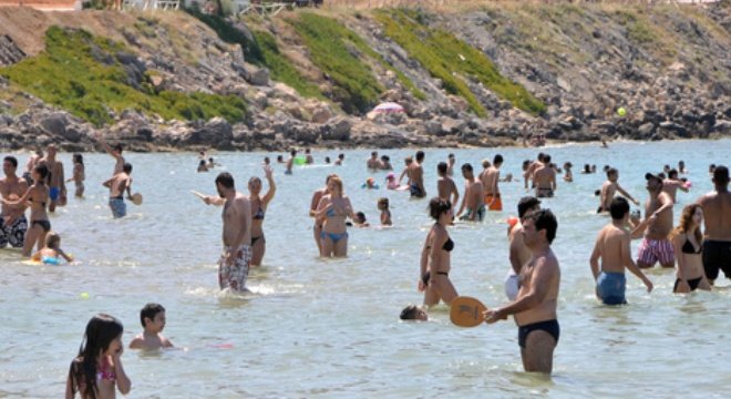 Ακατάλληλες για κολύμβηση 57 παραλίες σε Αττική, Κορινθία, Εύβοια! Δείτε ποιες είναι
