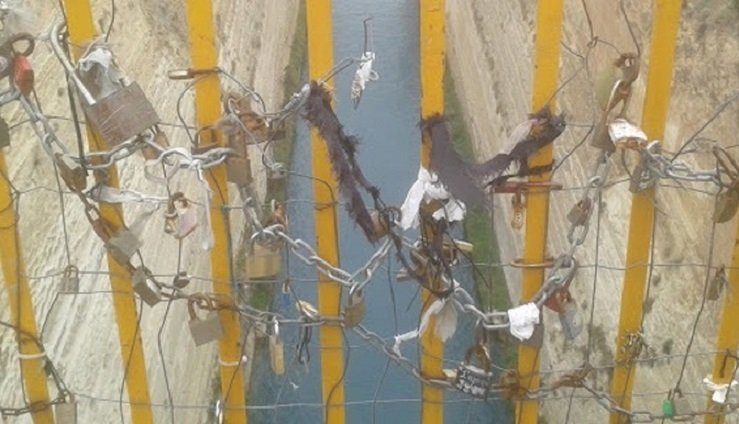 «Βουτιά θανάτου» για 43χρονη από τη γέφυρα του Ισθμού στην Κόρινθο