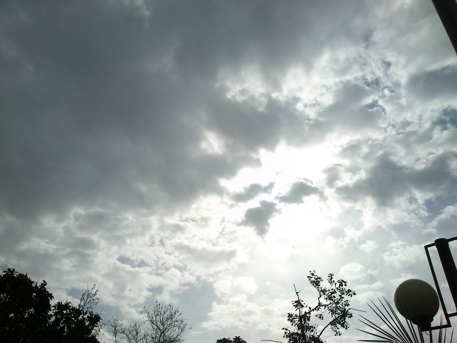 Ο καιρός σήμερα: Συννεφιά και πτώση της θερμοκρασίας