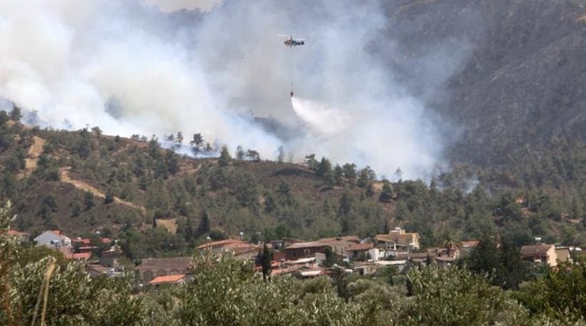 Μαίνεται η φωτιά στην Κύπρο- Απειλούνται ακόμη και χωριά