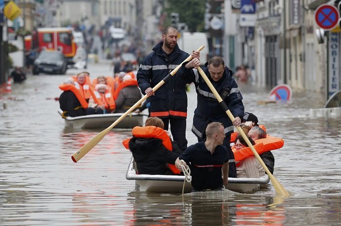Σε κατάσταση συναγερμού το Παρίσι από τις πλημμύρες - Ξεπέρασε τα 6 μέτρα η στάθμη του Σηκουάνα