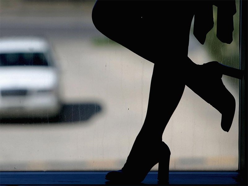Γυναίκα πρότεινε σε 82χρονο σεξουαλική επαφή έναντι αμοιβής και τον «έγδυσε» στο Ηράκλειο
