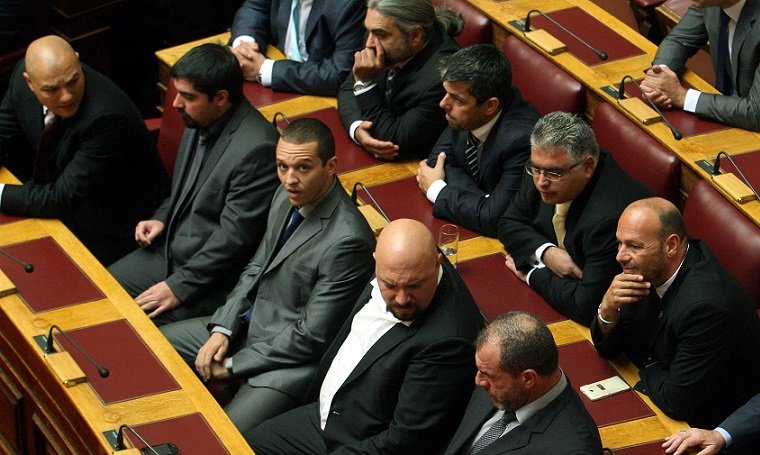 Θερμό επεισόδιο στη Βουλή με χρυσαυγίτες βουλευτές