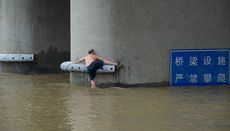 Τουλάχιστον 14 νεκροί από τις σφοδρές βροχοπτώσεις στην Κίνα
