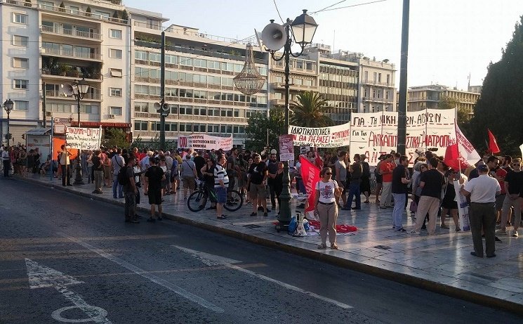 Αθήνα: Σε εξέλιξη συγκεντρώσεις για τον ένα χρόνο από το «Όχι» στο δημοψήφισμα (φωτό)