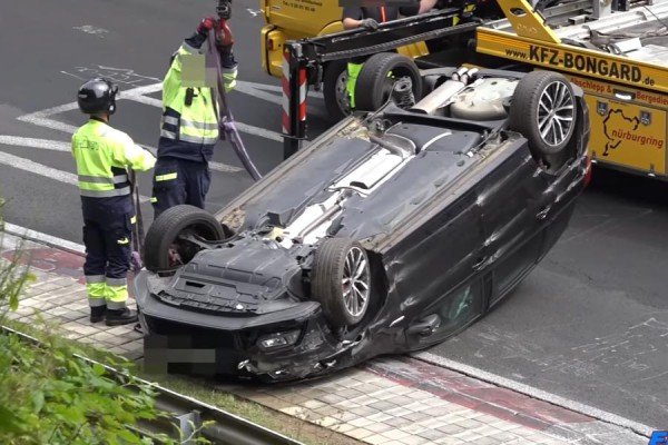 VW Polo GTI είδε την άσφαλτο ανάποδα στο Nürburgring (video)