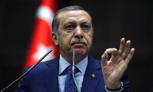 Το sms του Ερντογάν που ζητά στήριξη σε δημοσιογράφο του Guardian