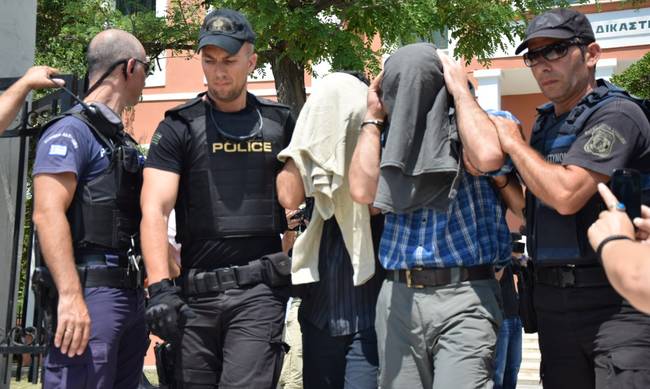 Αίτηση για πολιτικό άσυλο έκαναν οι 8 τούρκοι συλληφθέντες της Αλεξανδρούπολης