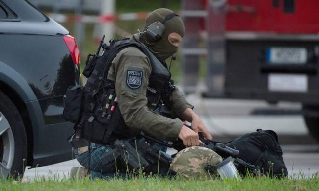Τώρα: Σύλληψη τριών ανδρών στη Γερμανία (ΦΩΤΟ)