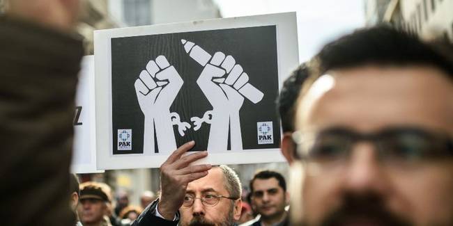 ΟΗΕ: «Βαρύ πλήγμα» στη δημοκρατία οι εκκαθαρίσεις στα ΜΜΕ στην Τουρκία